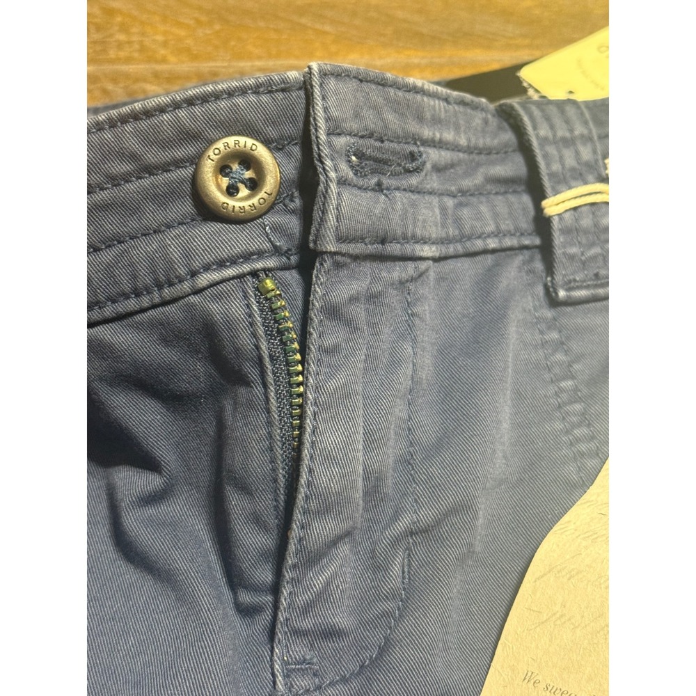 Torrid Military 3.5 Short Women 16 Navy Blue NWT Utility Cuffed Pockets - Picture 6 of 7